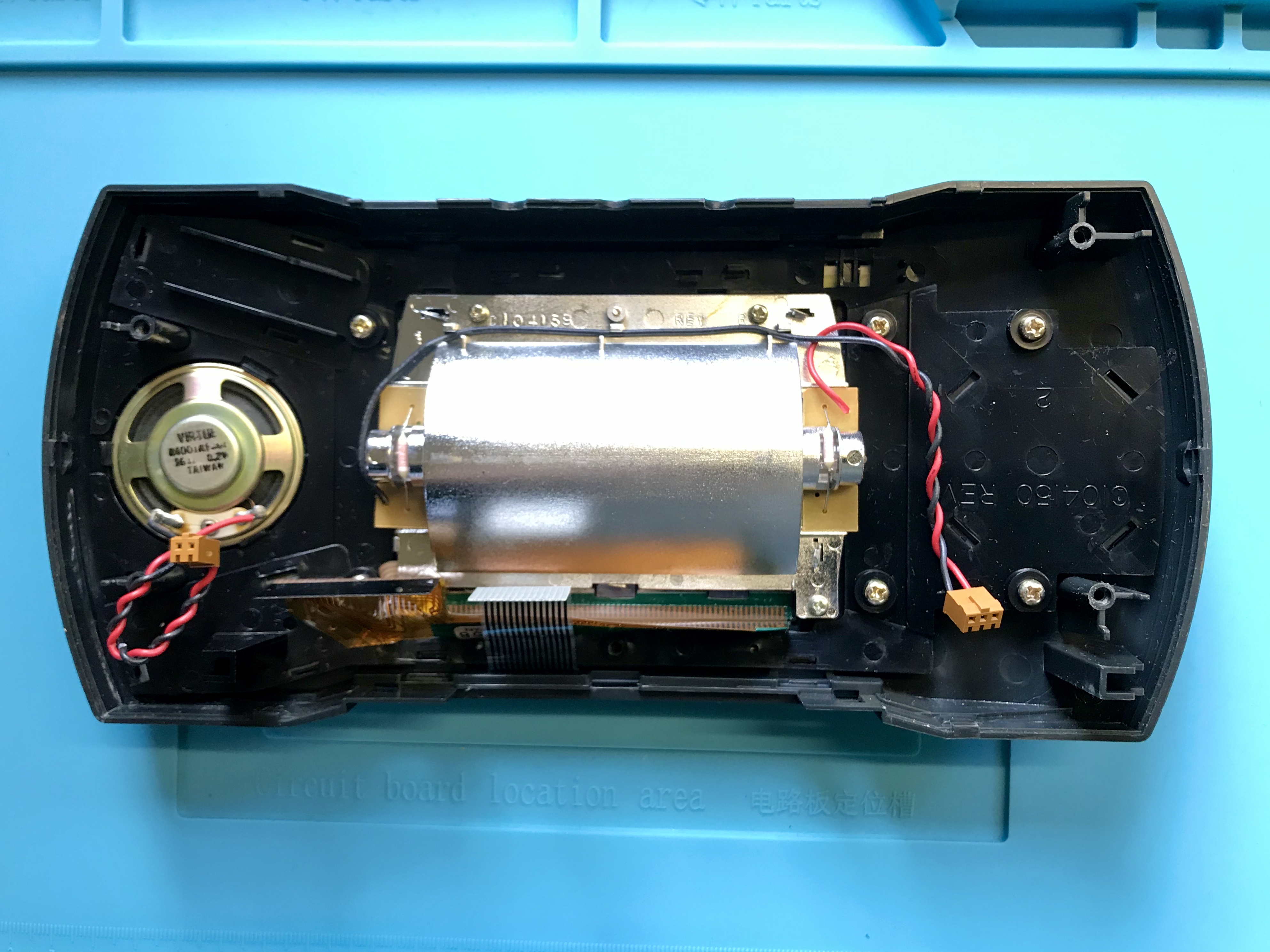 Atari Lynx II with original LCD and CFL tube in situ