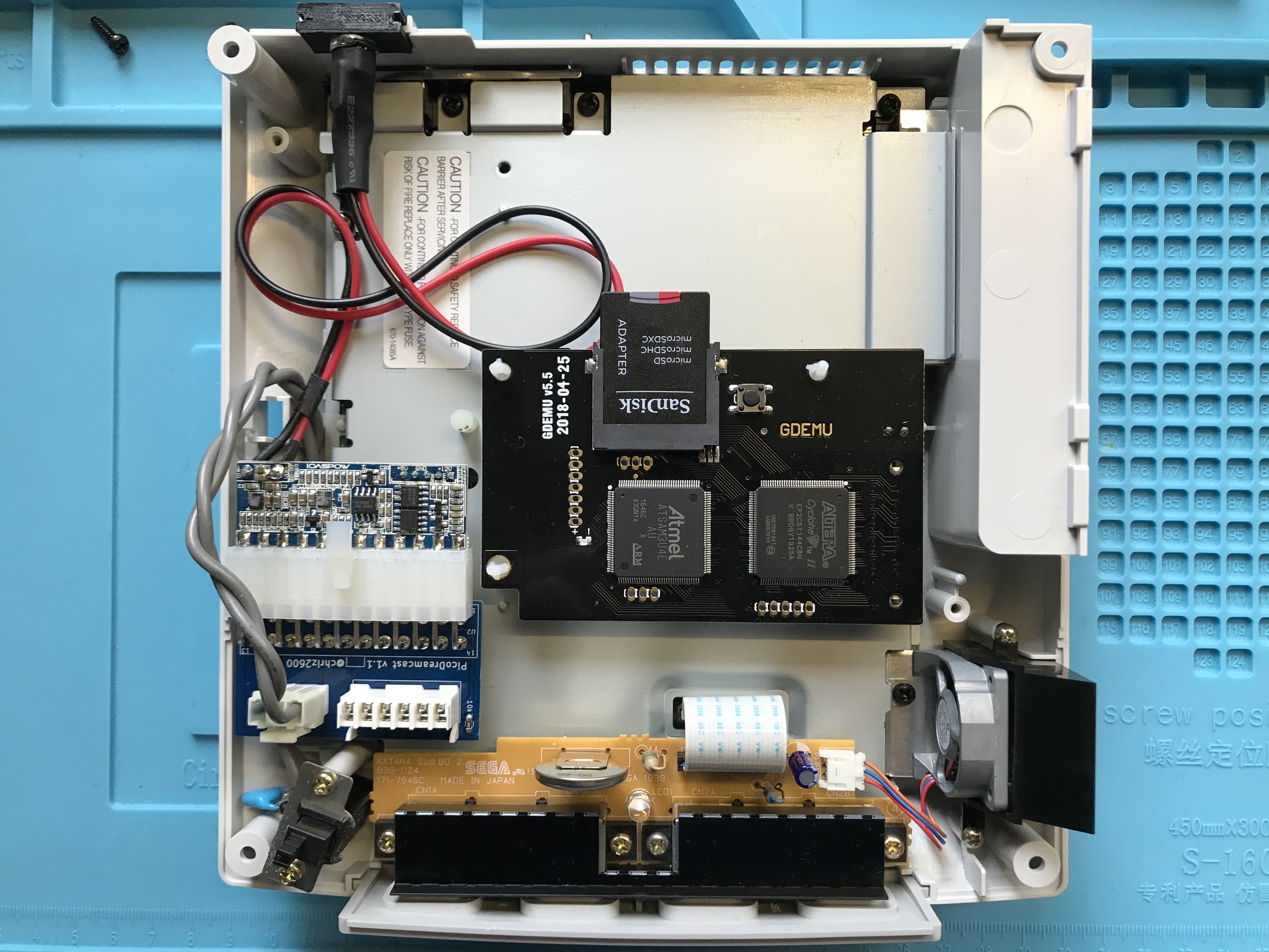 picoPSU installed in Dreamcast