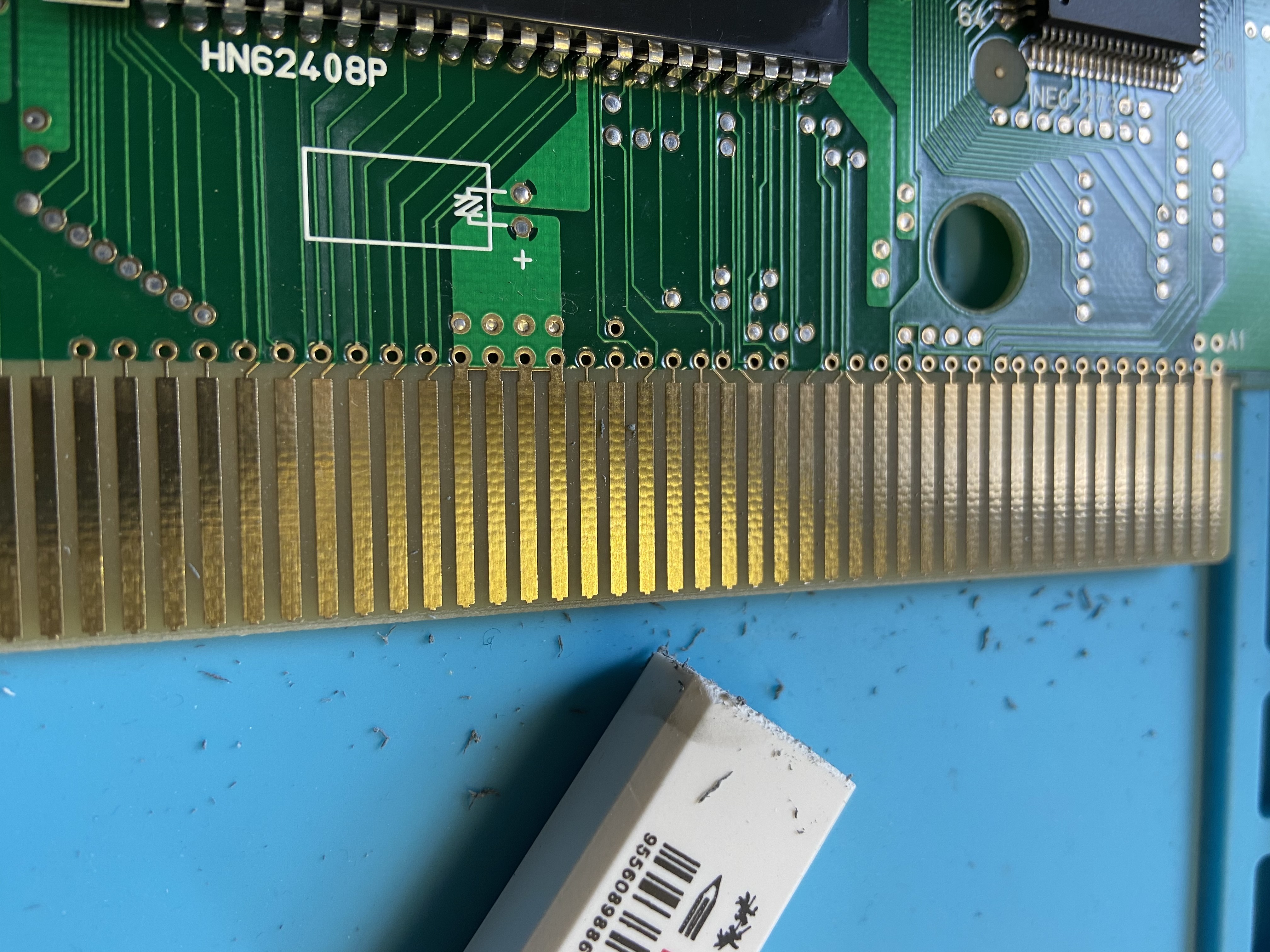 Edge connector of MVS cartridge PCB sfter cleaning with a pencil eraser