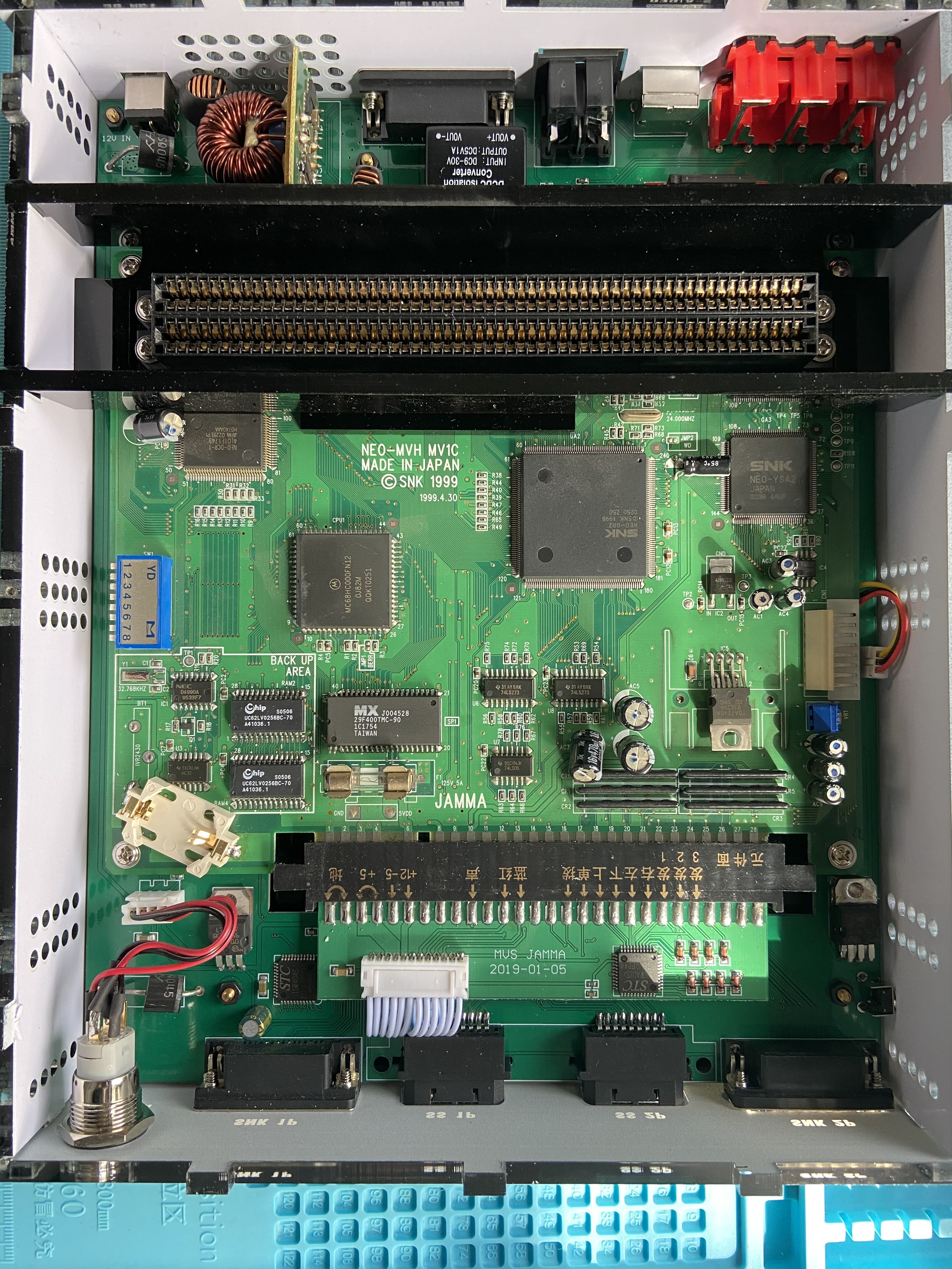 Internals of a consolised Neo Geo MVS