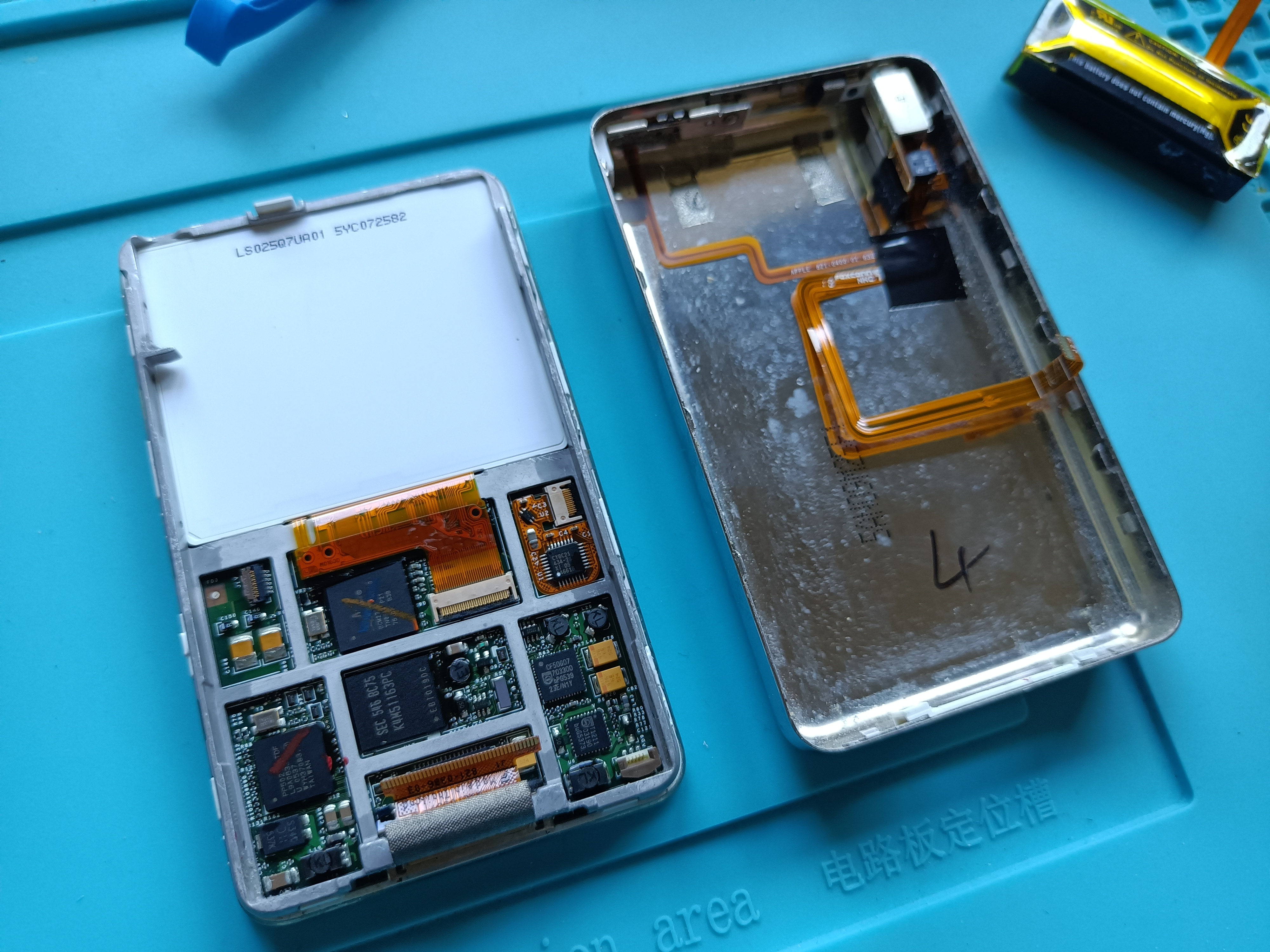 iPod video (5th Generation) with stock battery and hard drive removed